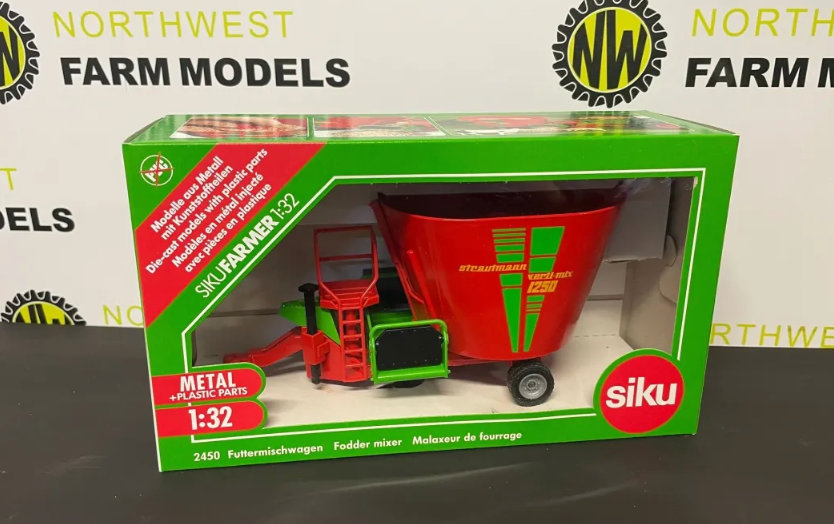 SIKU 1:32 SCALE 2450 STRAUTMANN FEEDER WAGON