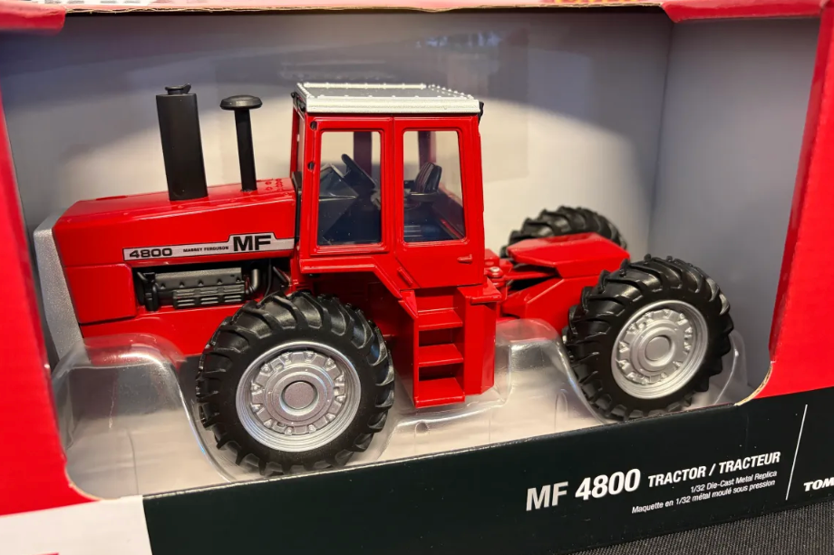 ERTL 16444 1:32 SCALE MASSEY FERGUSON 4800 TRACTOR