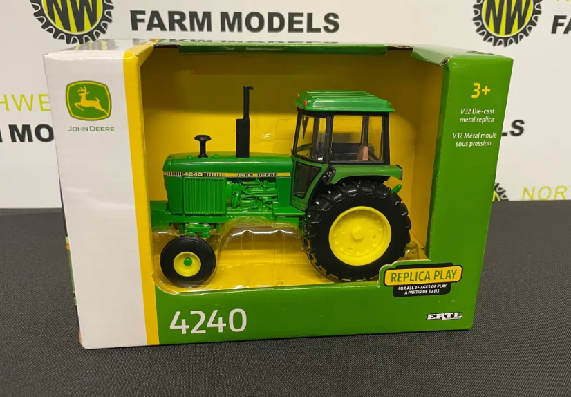 ERTL 45921 1:32 SCALE JOHN DEERE 4240 2WD