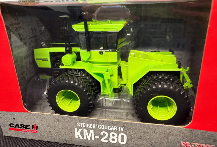 ERTL 44318 1:32 SCALE STEIGER COUGAR IV KM-280 TRACTOR