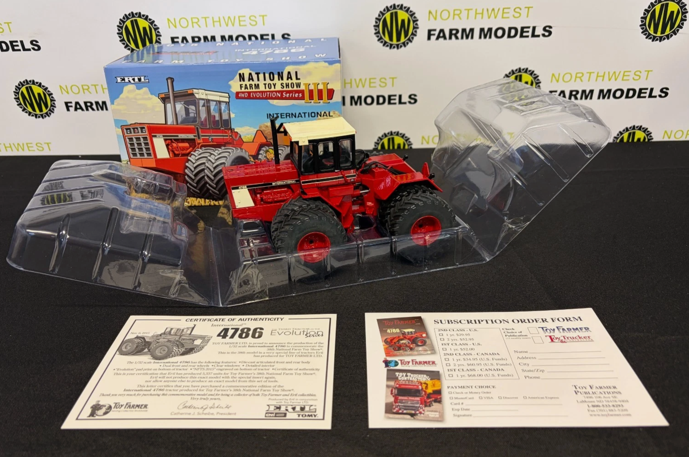 ERTL 16272 1:32 SCALE INTERNATIONAL 4786 "NATIONAL FARM TOY SHOW"
