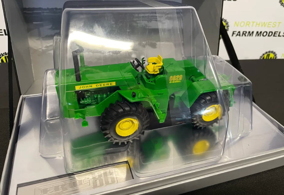 ERTL 45974 1:32 SCALE JOHN DEERE 8020 PRESTIGE COLLECTION ERTL 80 LIMITED EDITION