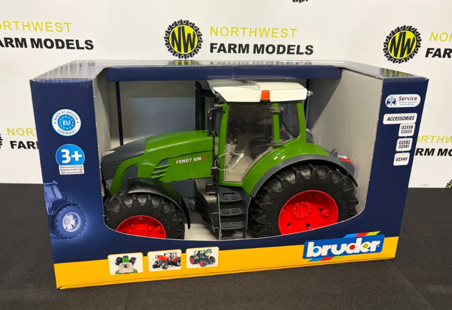 BRUDER 03040 1:16 SCALE FENDT 936 VARIO TRACTOR