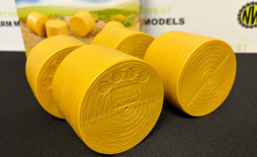 BRUDER 02344 1:16 SCALE ROUND BALES