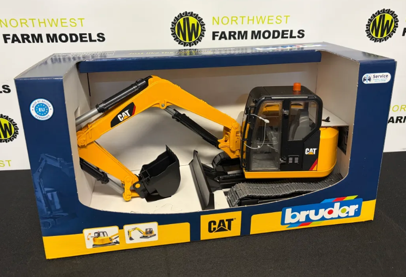BRUDER 02456 1:16 SCALE CAT MINI EXCAVATOR