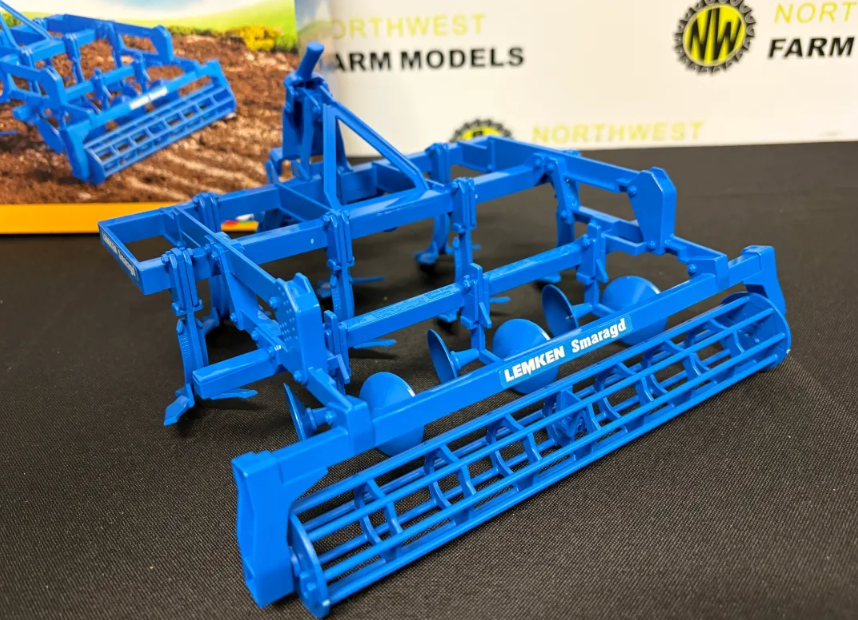 BRUDER 1:16 SCALE 02329 LEMKEN DISC CULTIVATOR