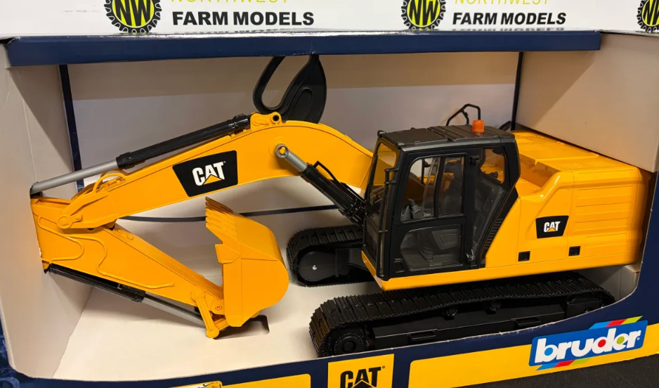 BRUDER 02483 1:16 SCALE CAT EXCAVATOR