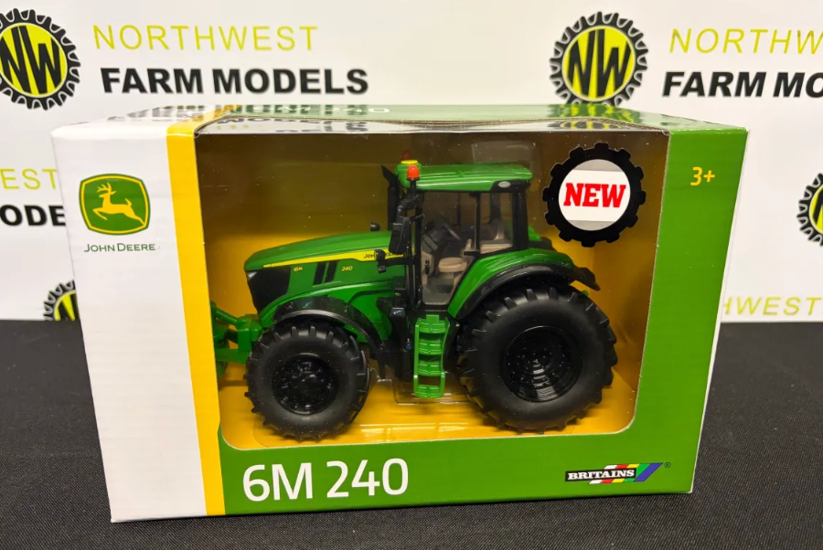 BRITAINS 43406 1:32 SCALE JOHN DEERE 6M 240 WITH BLACK WHEELS
