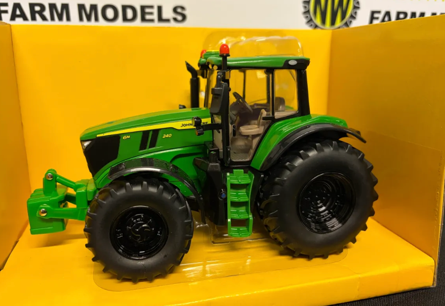 BRITAINS 43406 1:32 SCALE JOHN DEERE 6M 240 WITH BLACK WHEELS