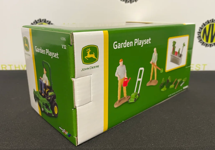 BRITAINS 43386 1:32 SCALE JOHN DEERE GARDEN PLAYSET