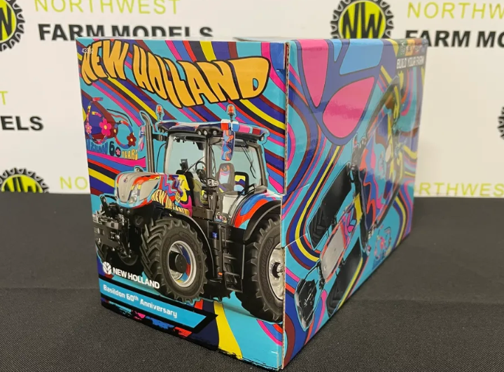 BRITAINS 43392 1:32 SCALE NEW HOLLAND T7.300 BASILDON ANNIVERSARY EDITION