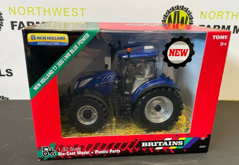 BRITAINS 43341 1:32 SCALE NEW HOLLAND T7.300 LWB BLUE POWER