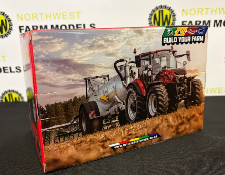 BRITAINS 43428 1:32 SCALE CASE IH FARMALL 120C TRACTOR
