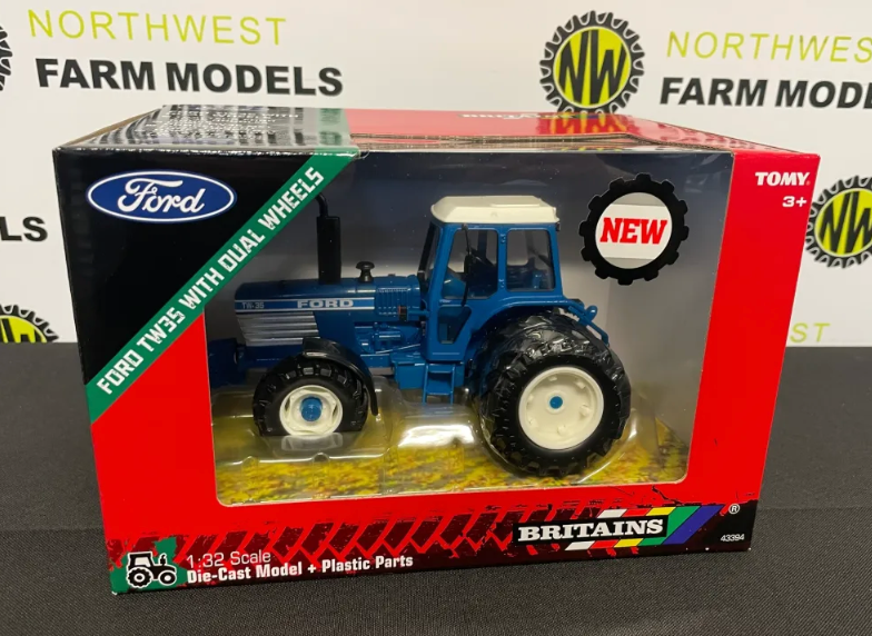 BRITAINS 43394 1:32 SCALE FORD TW35 WIH REMOVEABLE DUAL WHEELS