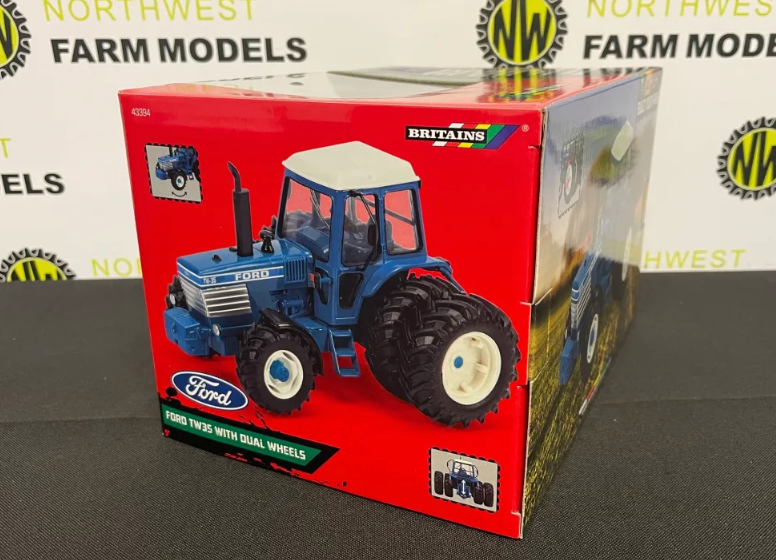 BRITAINS 43394 1:32 SCALE FORD TW35 WIH REMOVEABLE DUAL WHEELS