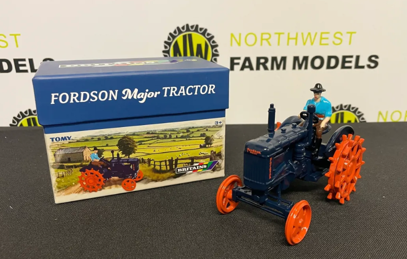 BRITAINS 43378 1:32 SCALE FORDSON MAJOR TRACTOR