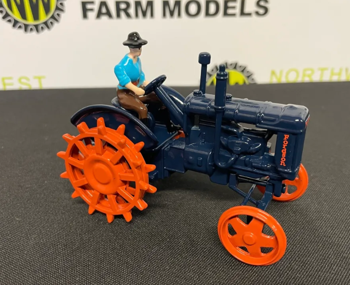 BRITAINS 43378 1:32 SCALE FORDSON MAJOR TRACTOR