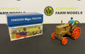 BRITAINS 43378 1:32 SCALE FORDSON MAJOR TRACTOR GOLD