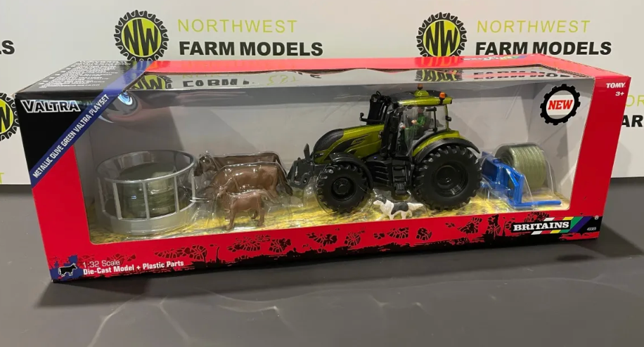BRITAINS 1:32 SCALE 43323 VALTRA PLAY SET (OLIVE GREEN)
