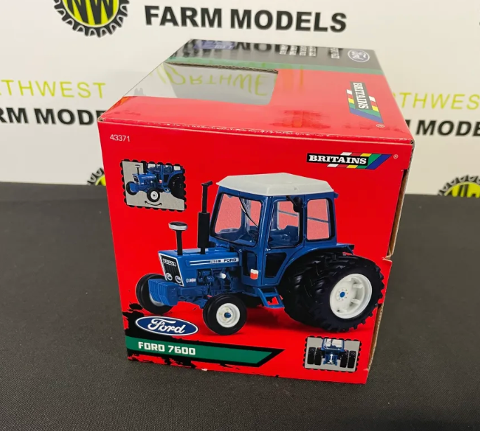 BRITAINS 43371 1:32 SCALE FORD 7600 WITH DUAL WHEELS