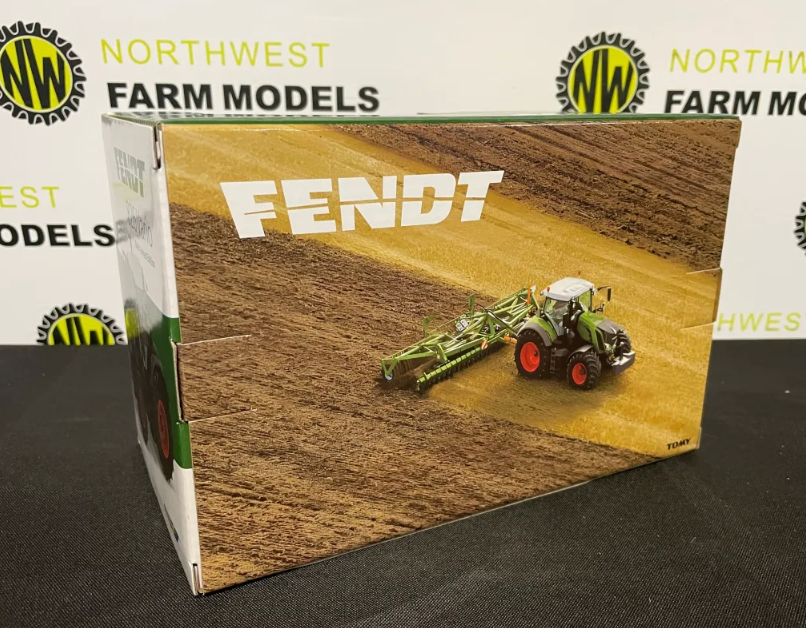 BRITAINS 43432 1:32 SCALE FENDT 826 BLACK LIMITED EDITION