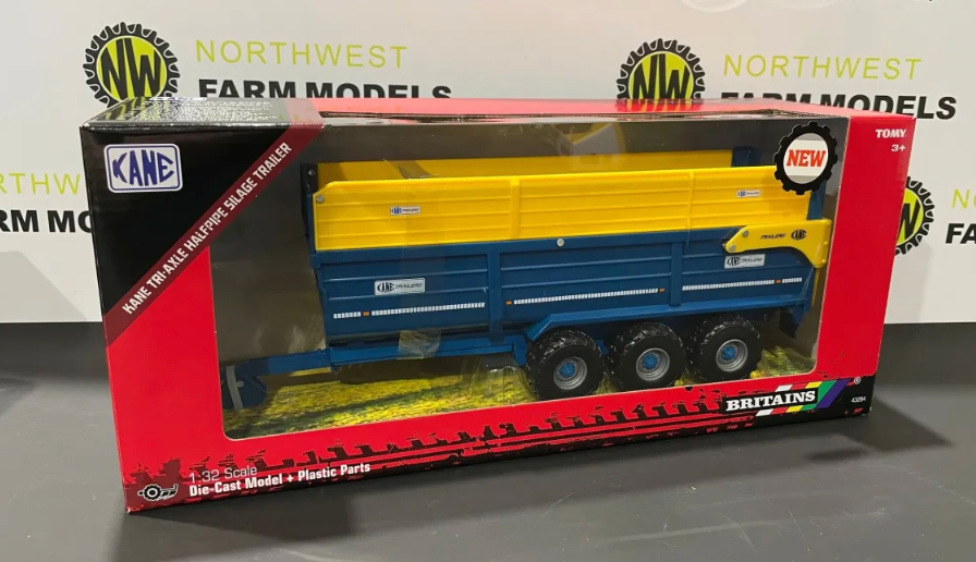 BRITAINS 43284 1:32 SCALE KANE TRIPLE AXLE (TRI AXLE) HALPIPE SILAGE TRAILER