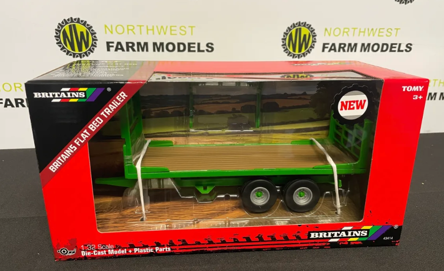 BRITAINS 43414 1:32 SCALE FLAT BED TRAILER (GREEN)