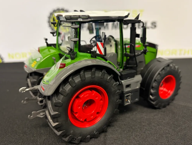 WIKING 07873 1:32 SCALE FENDT 832 VARIO TRACTOR
