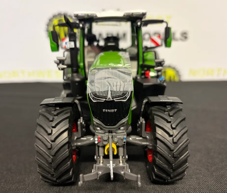 WIKING 07873 1:32 SCALE FENDT 832 VARIO TRACTOR