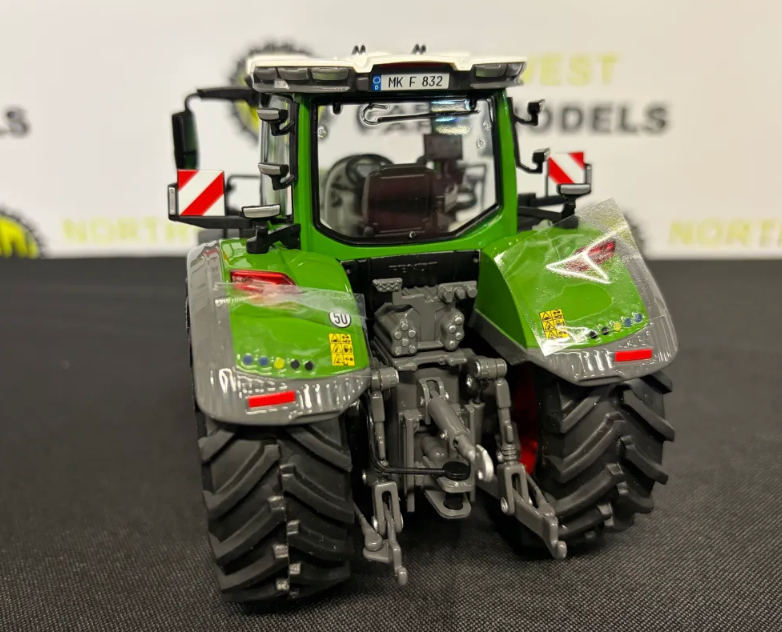 WIKING 07873 1:32 SCALE FENDT 832 VARIO TRACTOR