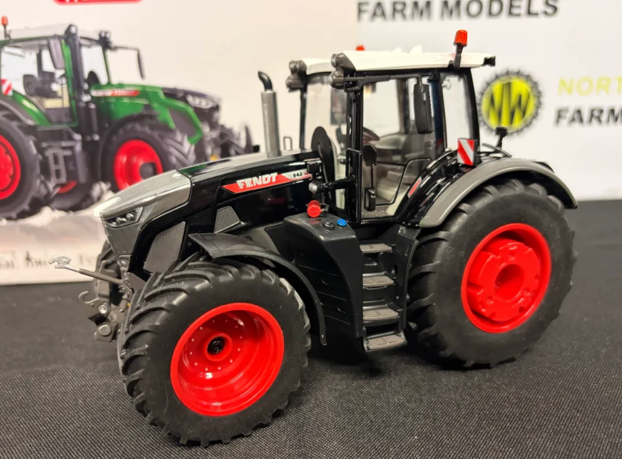 WIKING 1:32 SCALE FENDT 942 VARIO WITH FRONT WEIGHT (BLACK EDITION)
