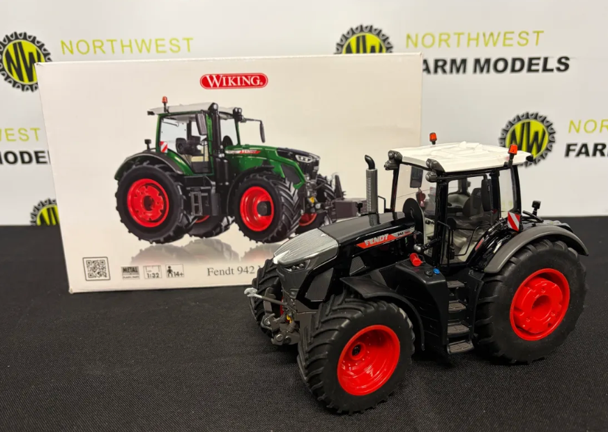 WIKING 1:32 SCALE FENDT 942 VARIO WITH FRONT WEIGHT (BLACK EDITION)