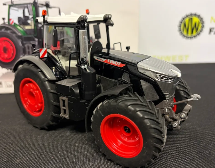 WIKING 1:32 SCALE FENDT 942 VARIO WITH FRONT WEIGHT (BLACK EDITION)