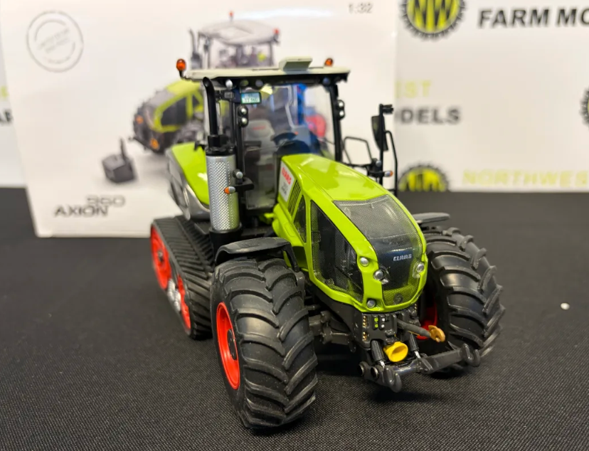 WIKING 1:32 SCALE CLAAS AXION 960 TERR TRAC LIMITED EDITION