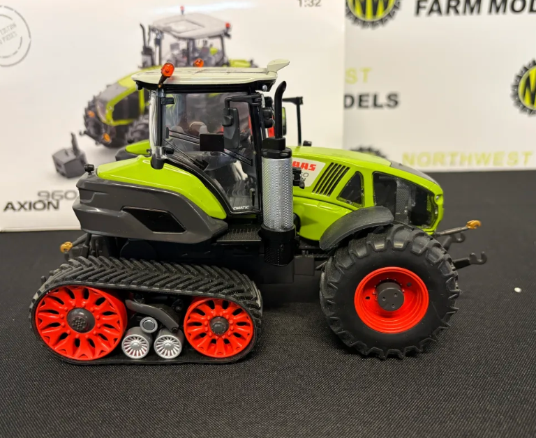 WIKING 1:32 SCALE CLAAS AXION 960 TERR TRAC LIMITED EDITION