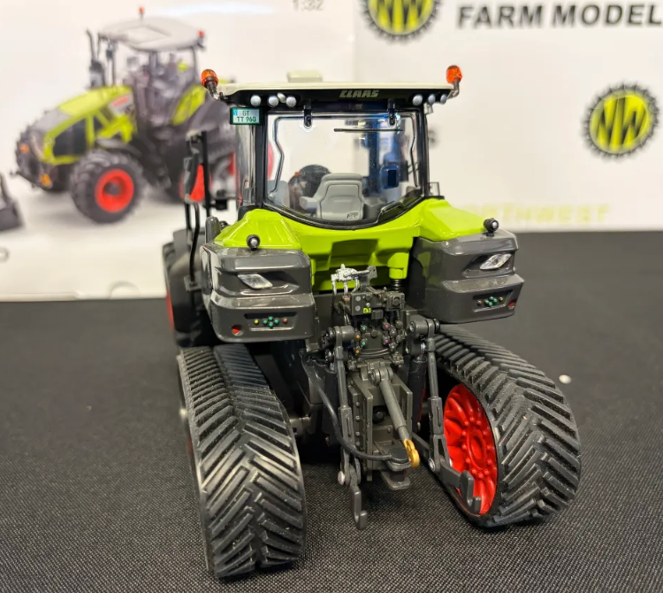 WIKING 1:32 SCALE CLAAS AXION 960 TERR TRAC LIMITED EDITION