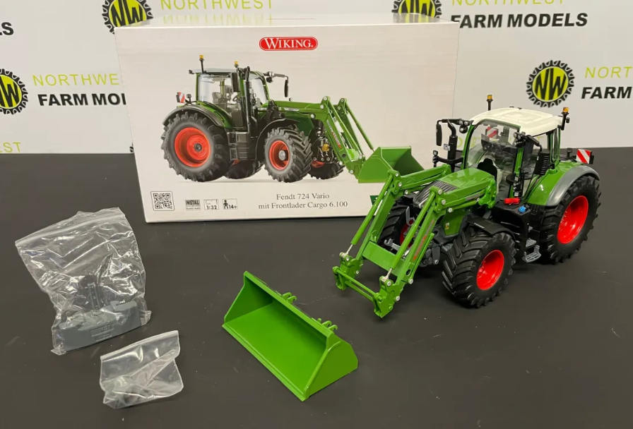 WIKING 1:32 SCALE FENDT 724 VARIO WITH FRONT LOADER AND FRONT WEIGHT