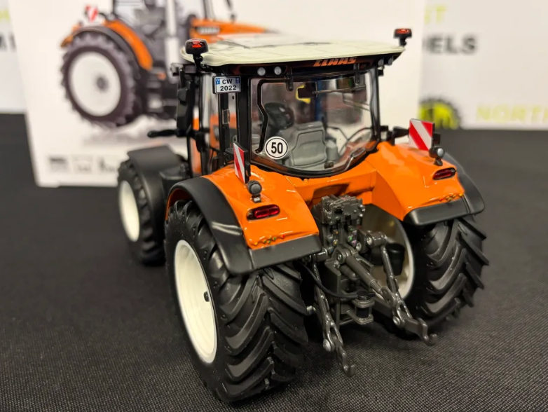 WIKING 877451 1:32 SCALE CLAAS ARION 640 "RENAULT COLOURS" WITH FRONT WEIGHT