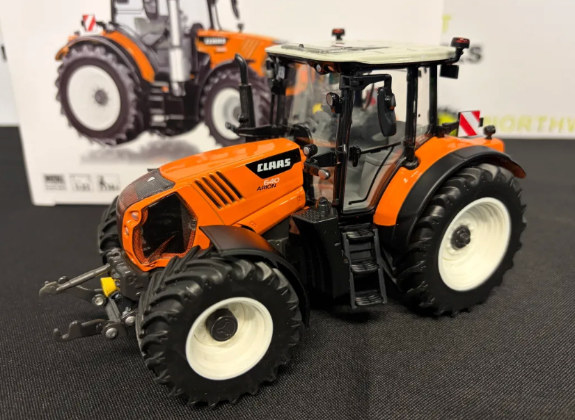 WIKING 877451 1:32 SCALE CLAAS ARION 640 "RENAULT COLOURS" WITH FRONT WEIGHT