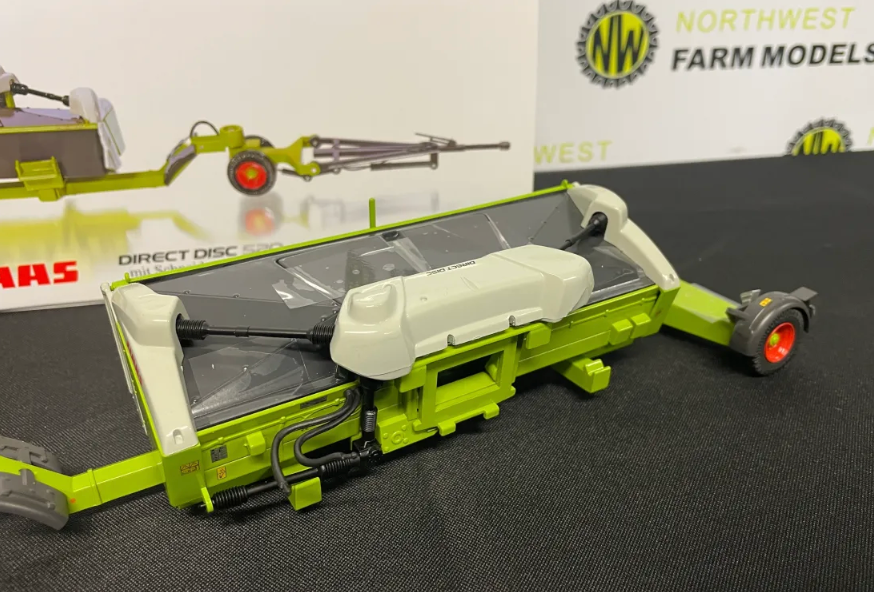 WIKING 1:32 SCALE CLAAS DIRECT DISC 520 HEADER WITH TRAILER