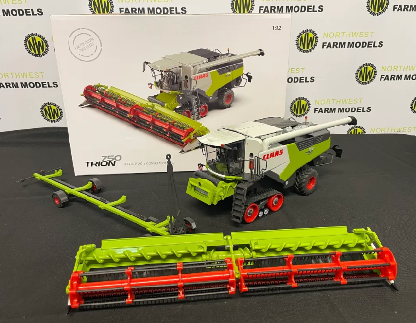 WIKING 1:32 SCALE CLAAS TRION 750 TERRA TRAC WITH CONVIO 1080 HEADER