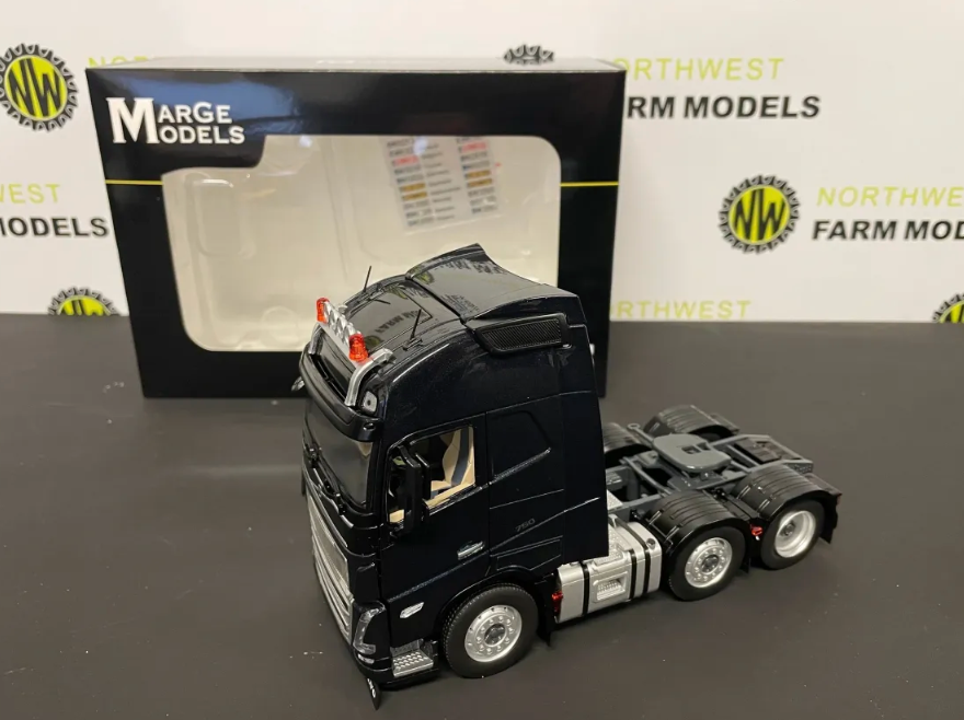 MARGE MODELS 1:32 SCALE VOLVO FH5 6X2 (2023 FACE LIFT) - BLACK