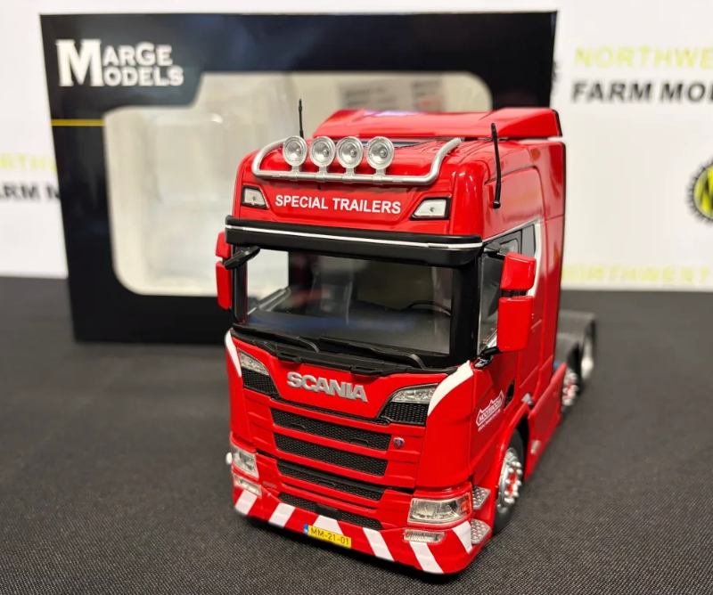MARGE MODELS 2015-03-01 1:32 SCALE SCANIA R500 6X2 RED NOOTEBOOM EDITION