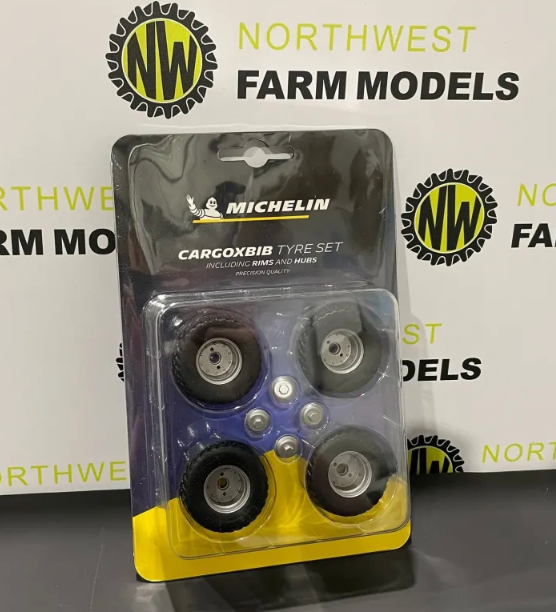 AT COLLECTIONS 1:32 SCALE 3200107 MICHELIN CARGOXBIB TYRE SET AND RIMS 4 PACK