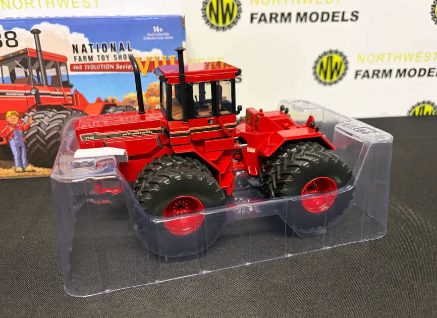 ERTL 444730TP 1:32 SCALE INTERNATIONAL 7788 "2025 NATIONAL FARM TOY SHOW"