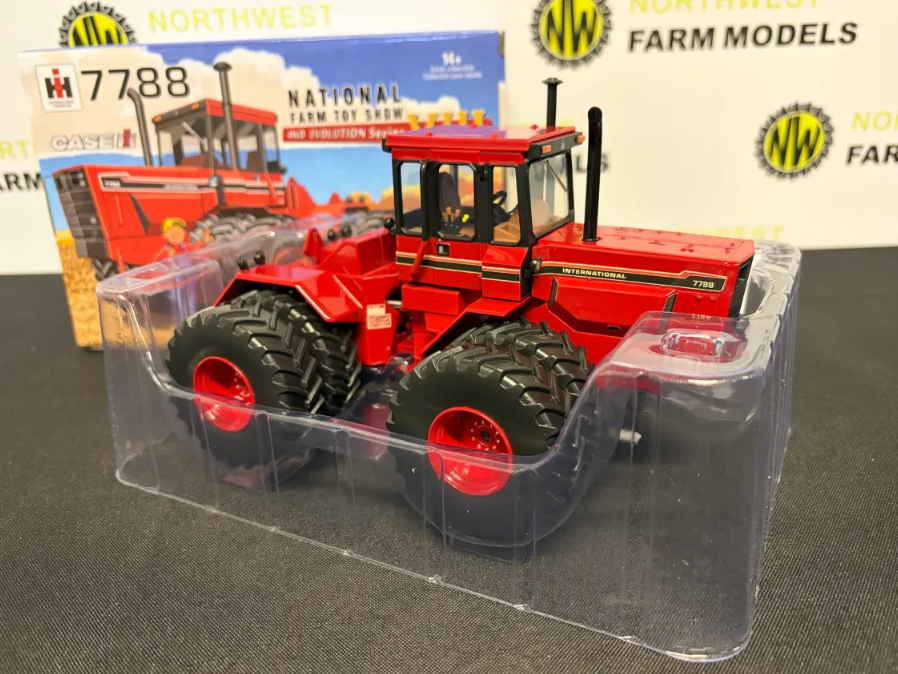 ERTL 444730TP 1:32 SCALE INTERNATIONAL 7788 "2025 NATIONAL FARM TOY SHOW"