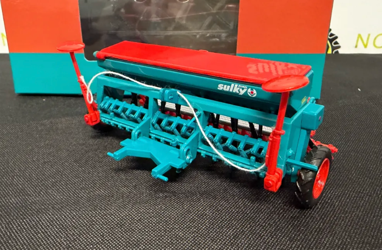 REPLICAGRI 501 1:32 SCALE SULKY MASTER 3 SEED DRILL