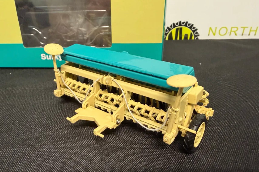 REPLICAGRI 500 1:32 SCALE SULKY MASTER SEED DRILL