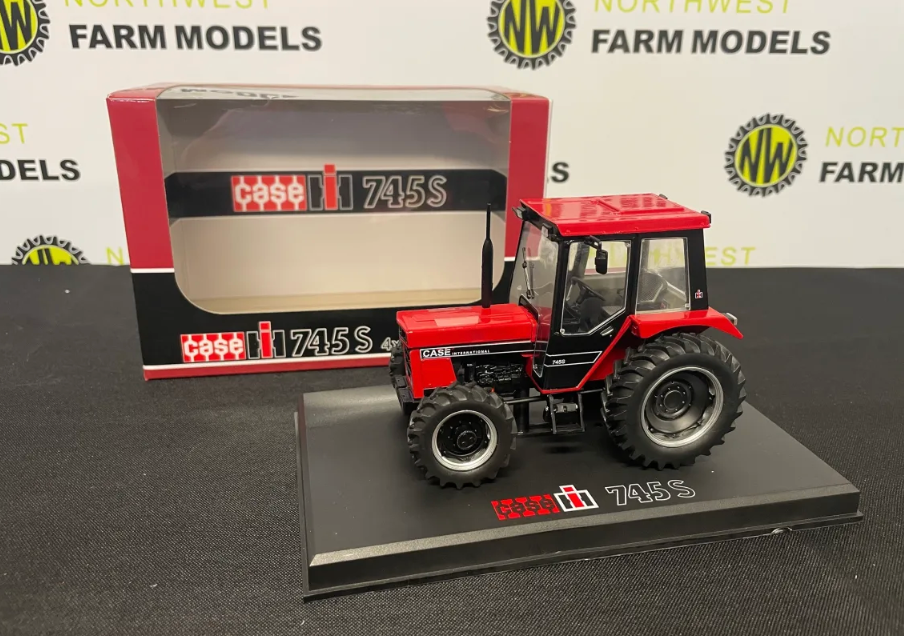 REPLICAGRI 212 1:32 SCALE CASE INTERNATIONAL 745 S (BLACK AND RED)