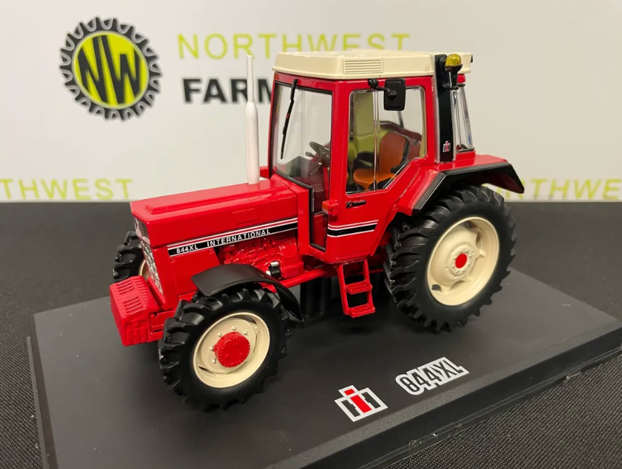 REPLICAGRI 061 1:32 SCALE INTERNATIONAL 844XL TRACTOR